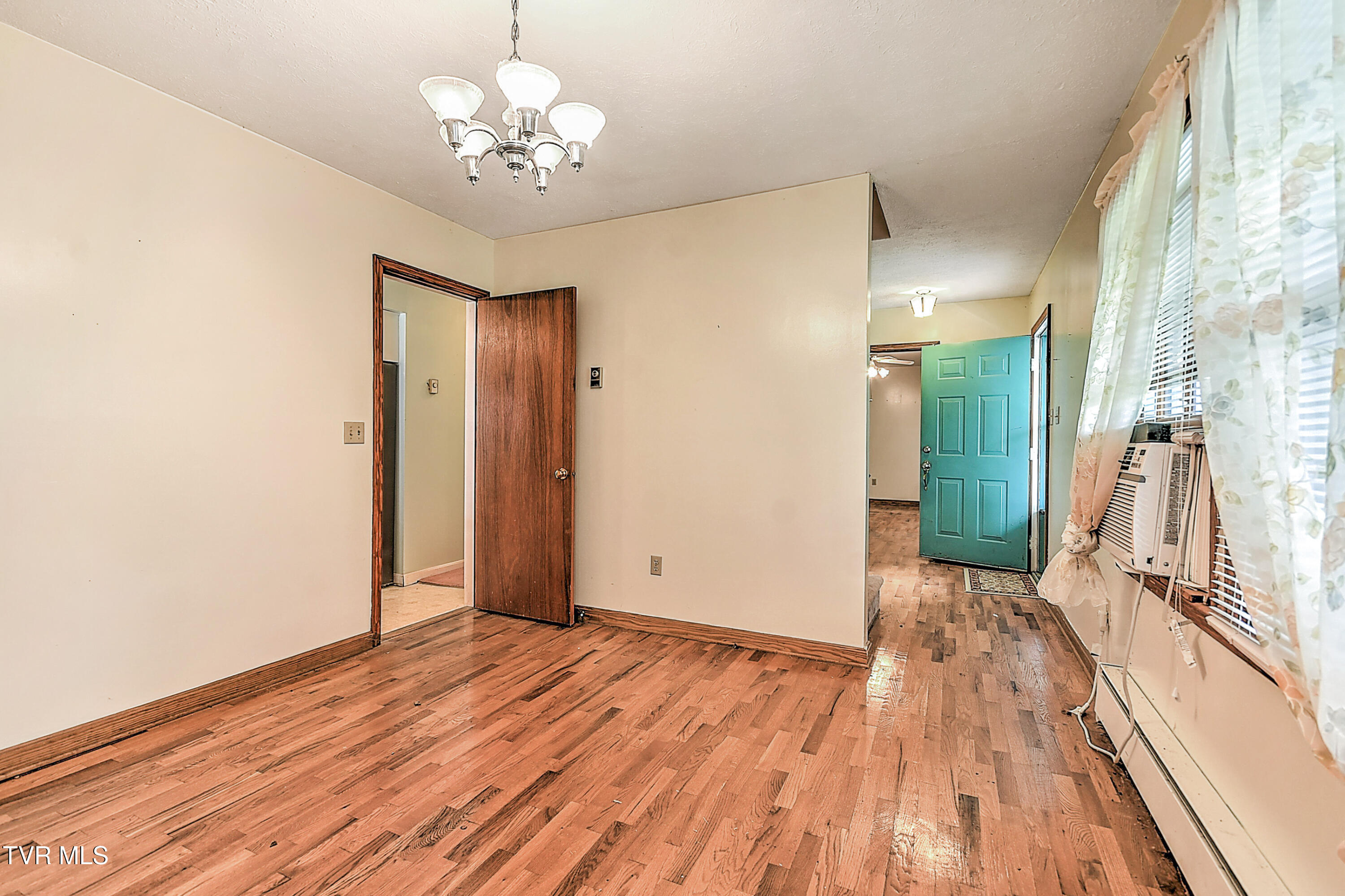 700 Painter Creek Road Bristol, TN 37620 - Photo 12 of 51 700 Painter Creek KB-14