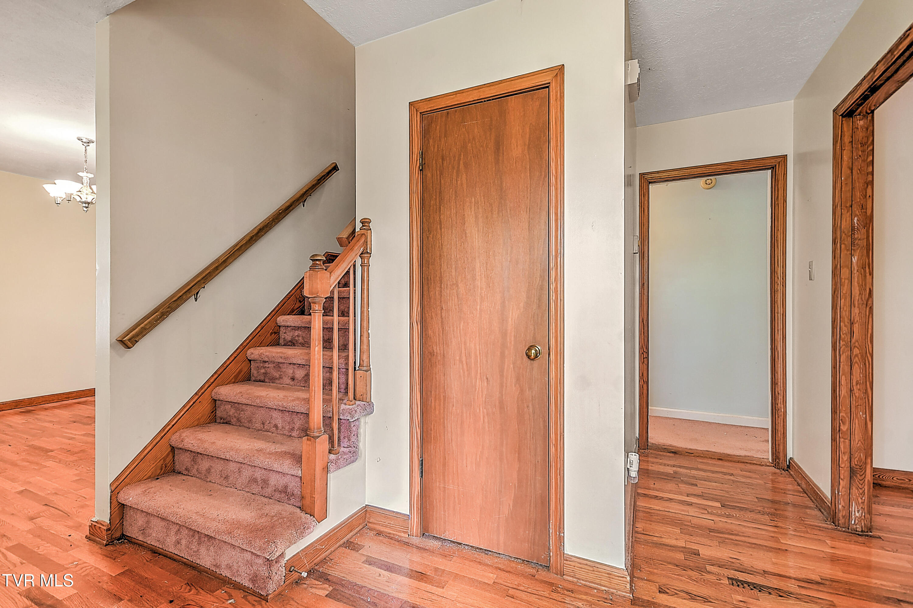 700 Painter Creek Road Bristol, TN 37620 - Photo 13 of 51 700 Painter Creek KB-16