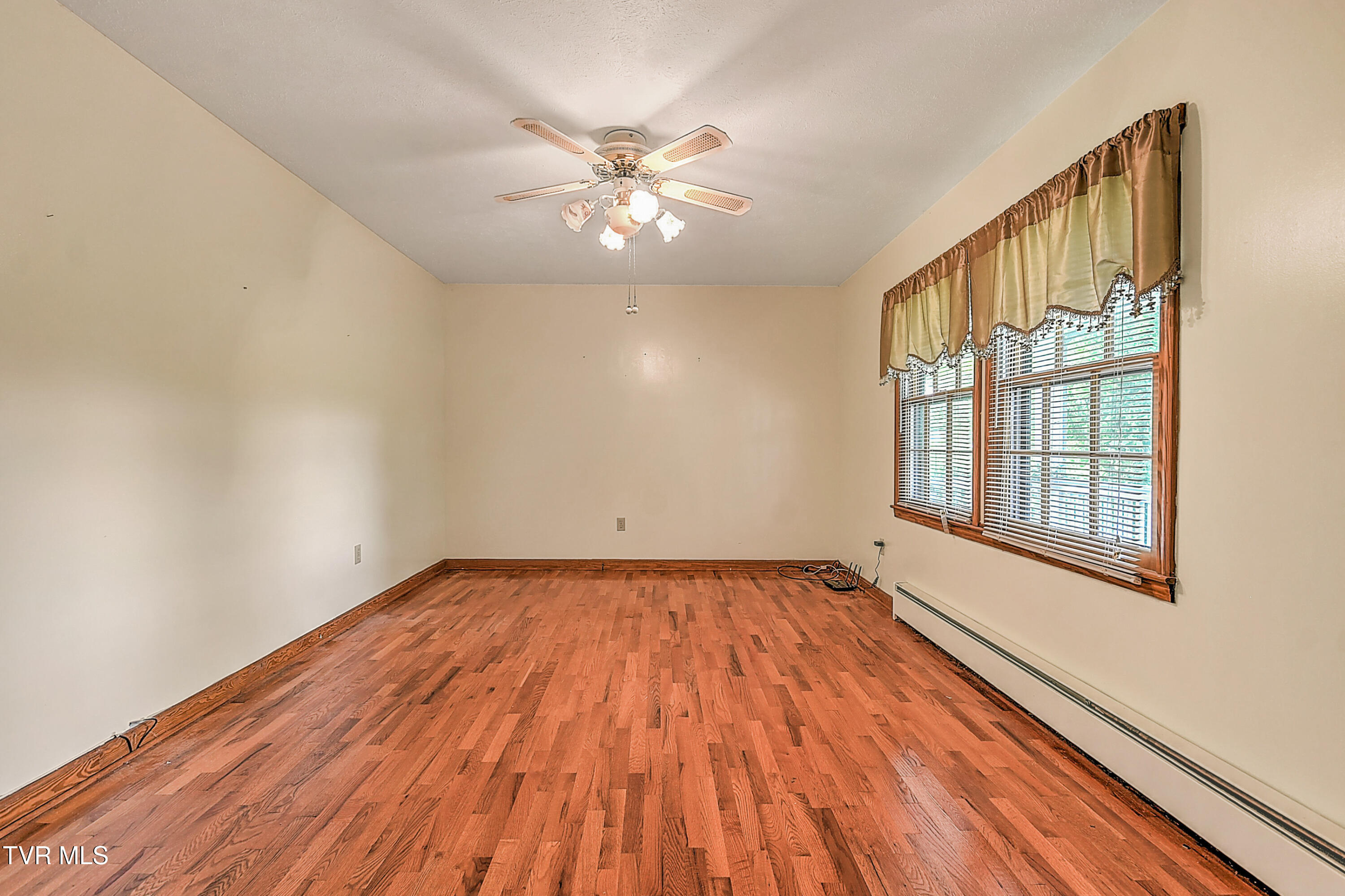 700 Painter Creek Road Bristol, TN 37620 - Photo 14 of 51 700 Painter Creek KB-17