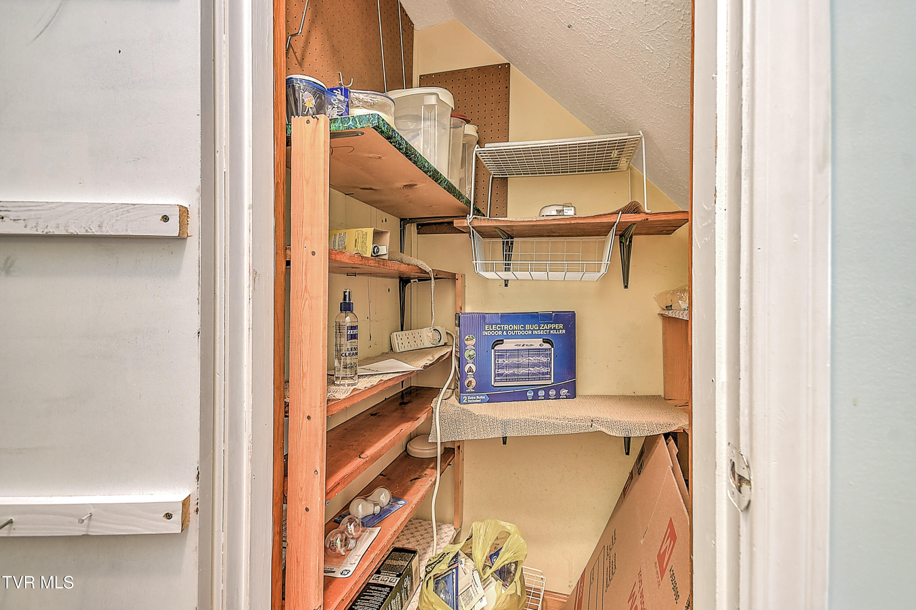 700 Painter Creek Road Bristol, TN 37620 - Photo 23 of 51 700 Painter Creek KB-27