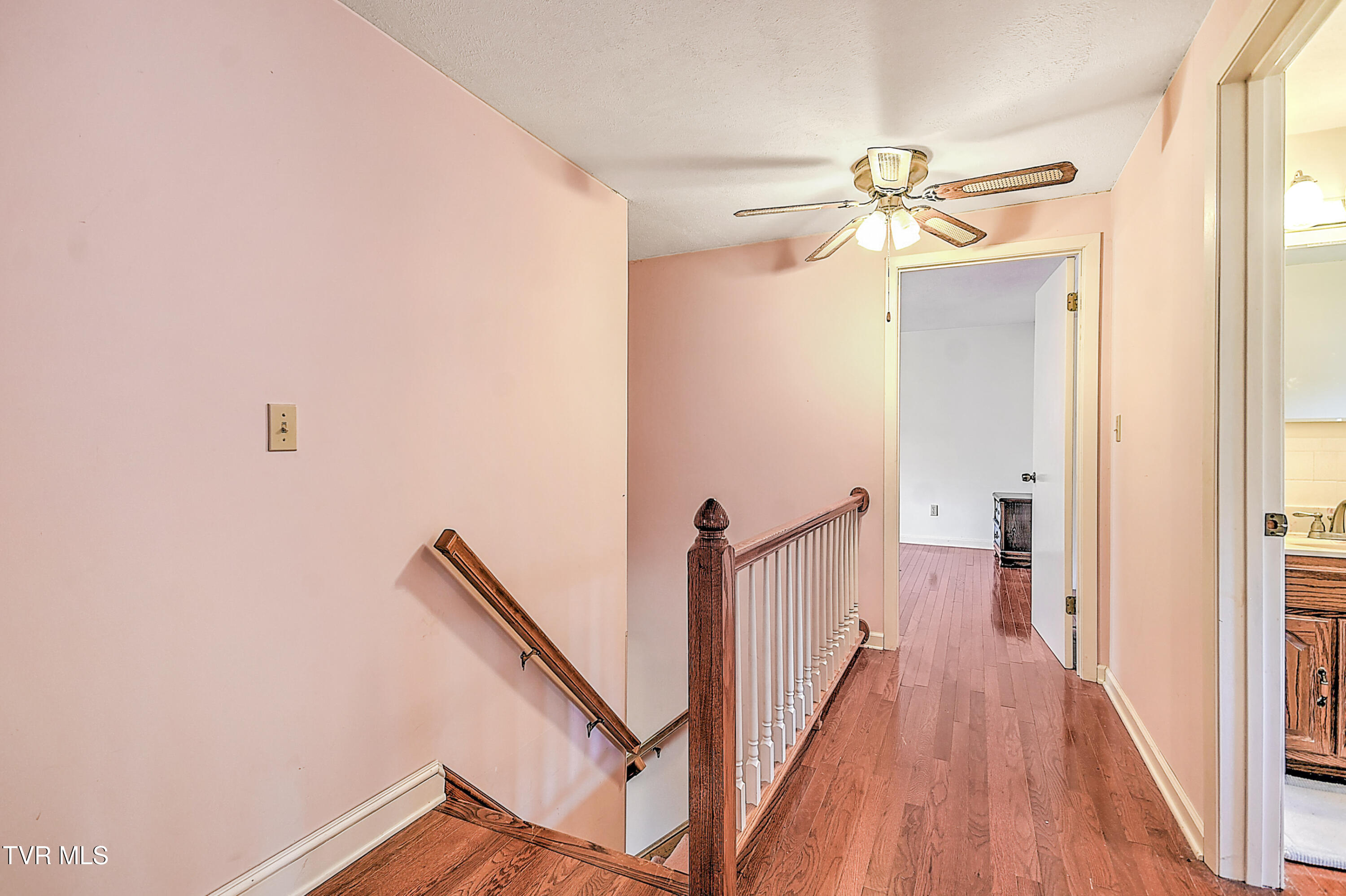 700 Painter Creek Road Bristol, TN 37620 - Photo 24 of 51 700 Painter Creek KB-32