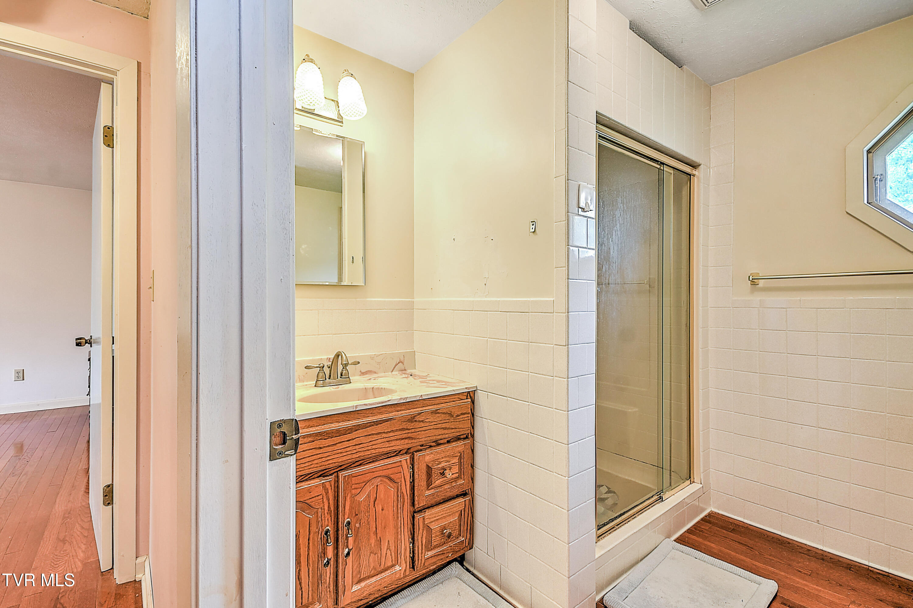 700 Painter Creek Road Bristol, TN 37620 - Photo 32 of 51 700 Painter Creek KB-37