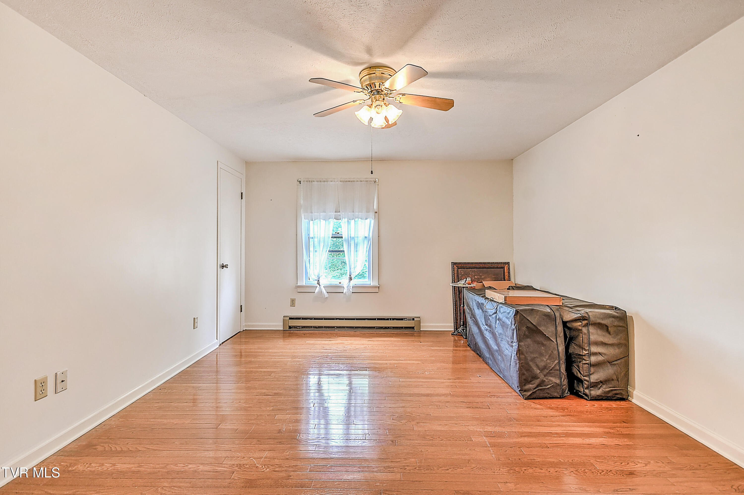 700 Painter Creek Road Bristol, TN 37620 - Photo 35 of 51 700 Painter Creek KB-39