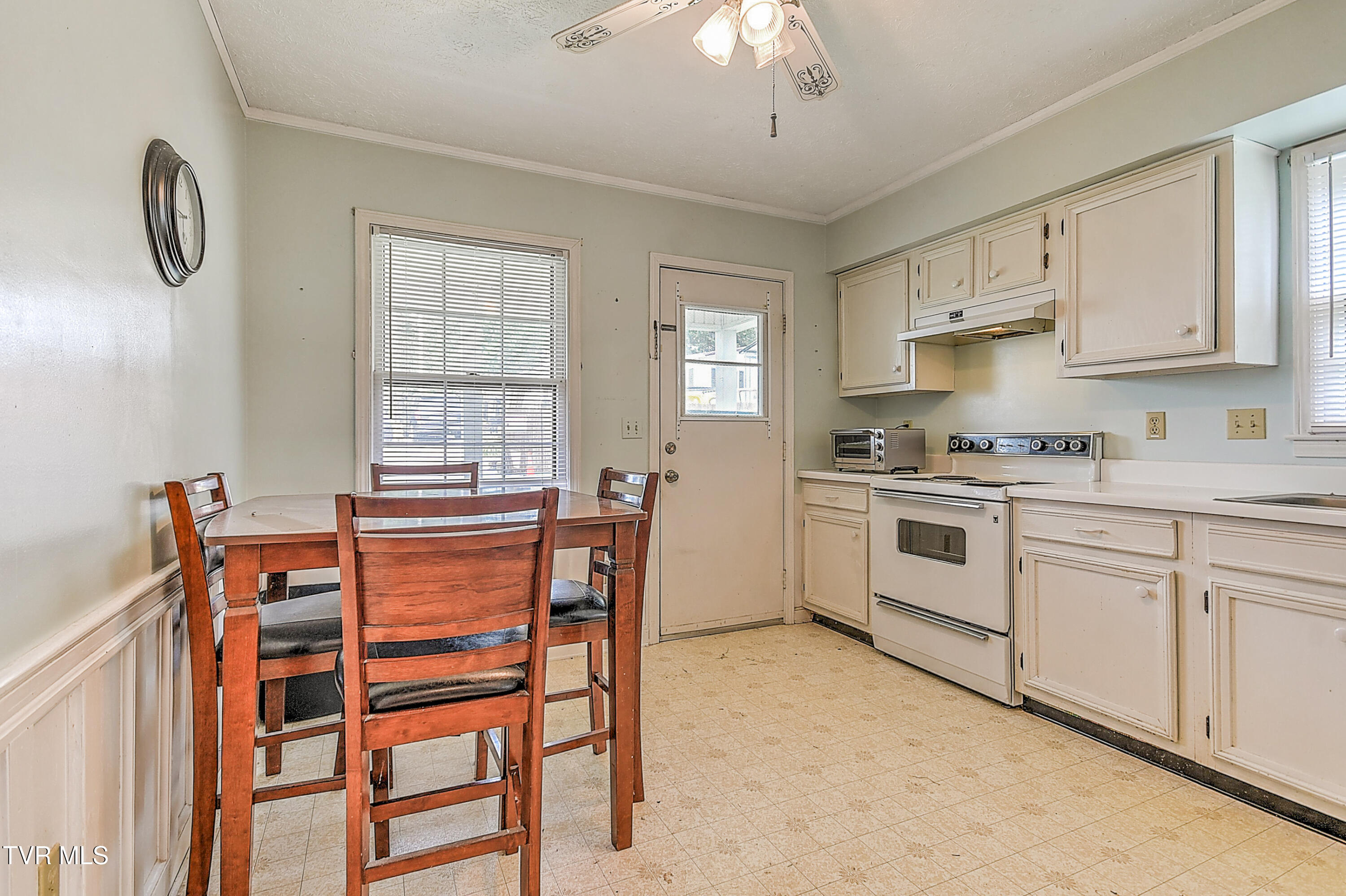 700 Painter Creek Road Bristol, TN 37620 - Photo 9 of 51 700 Painter Creek KB-11