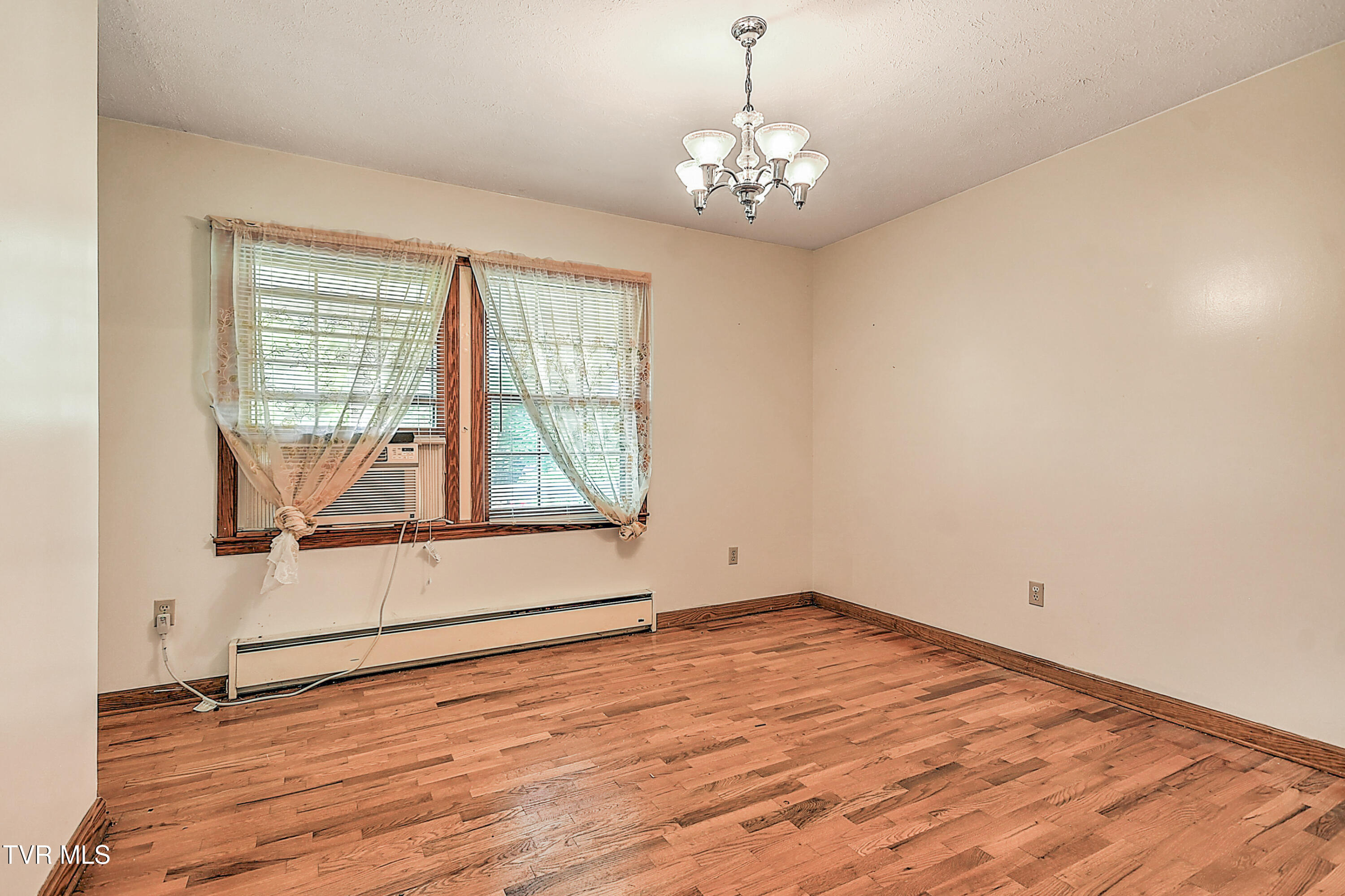 700 Painter Creek Road Bristol, TN 37620 - Photo 10 of 51 700 Painter Creek KB-13