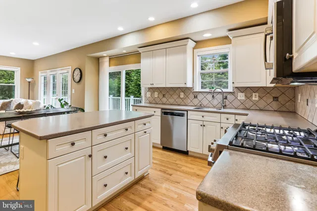 $999,900 | 10801 Torrance Drive, Kensington, MD 20895