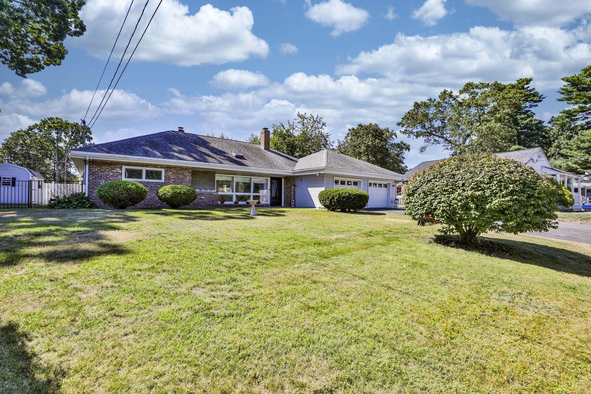 13 Irving Street Salem, NH 03079 - Photo 2 of 33