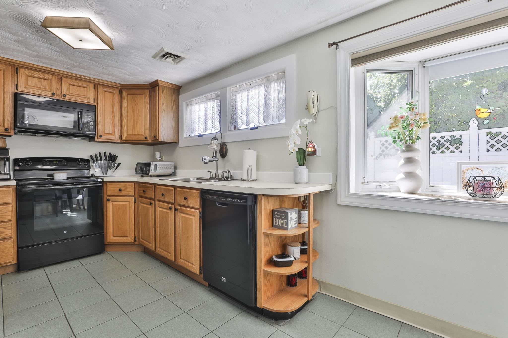 13 Irving Street Salem, NH 03079 - Photo 21 of 33