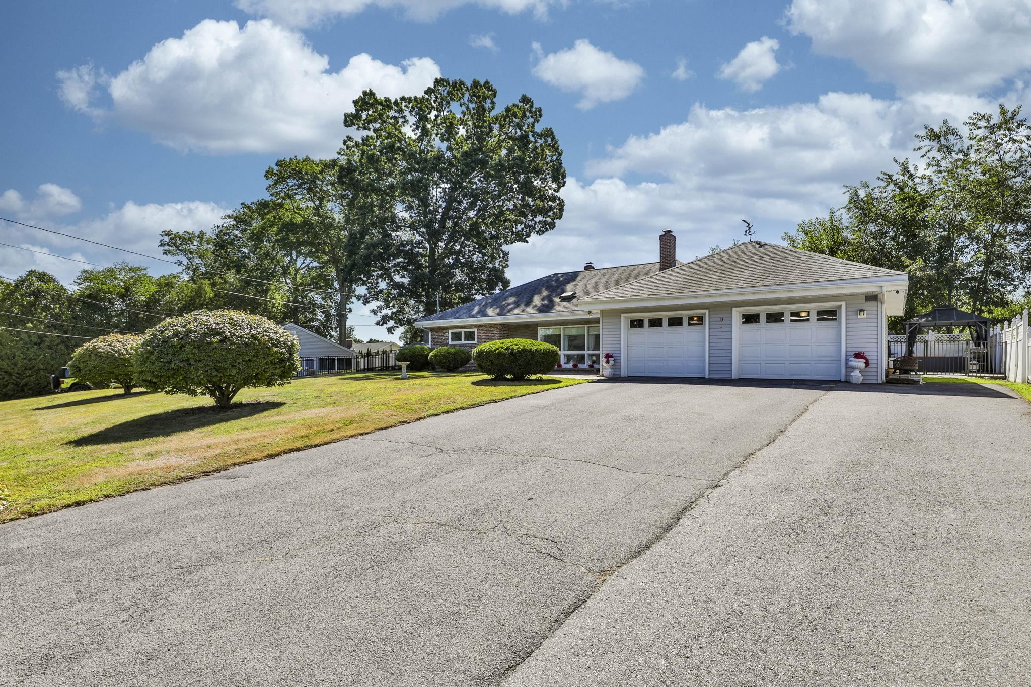 13 Irving Street Salem, NH 03079 - Photo 4 of 33