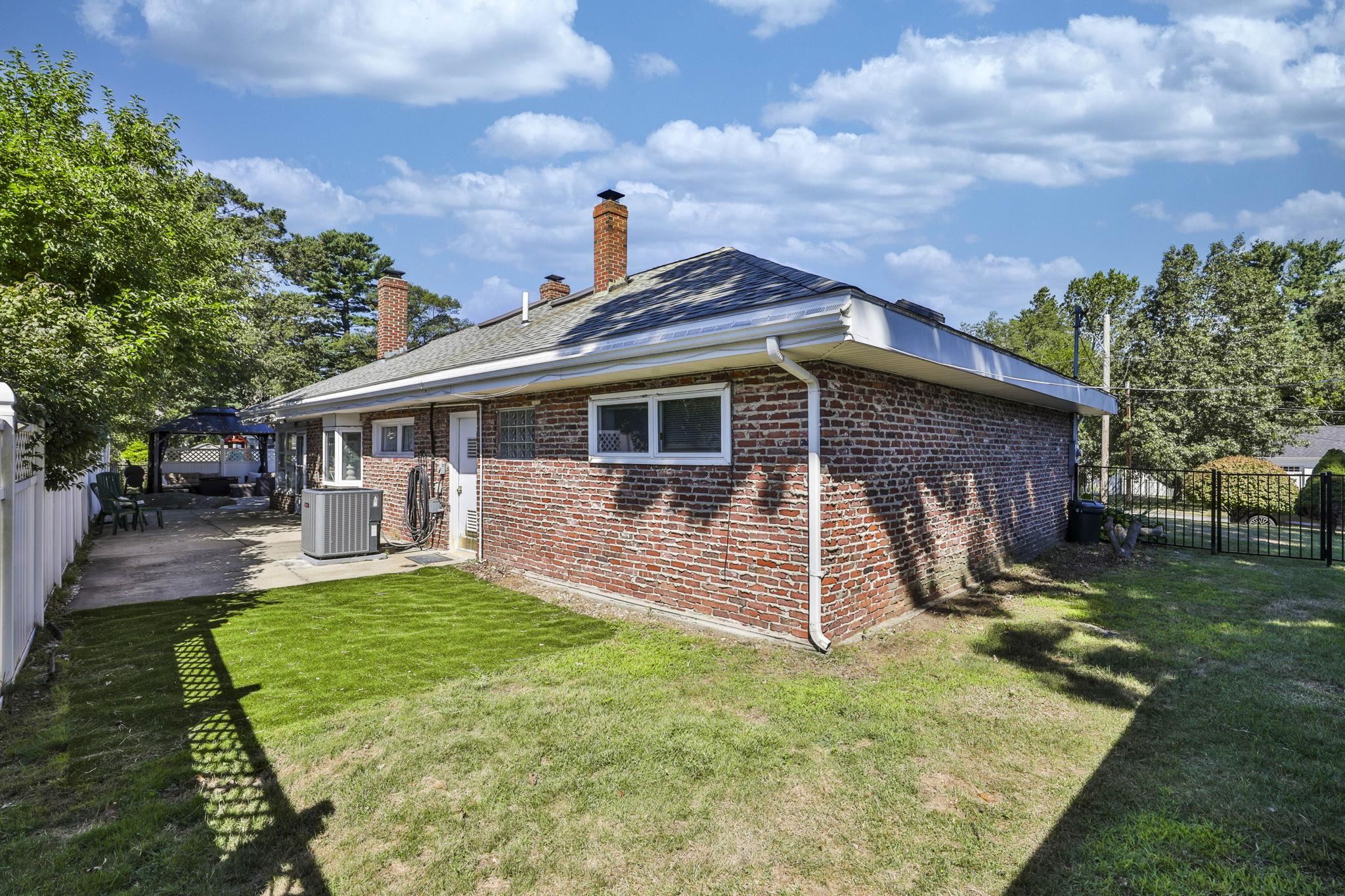 13 Irving Street Salem, NH 03079 - Photo 5 of 33