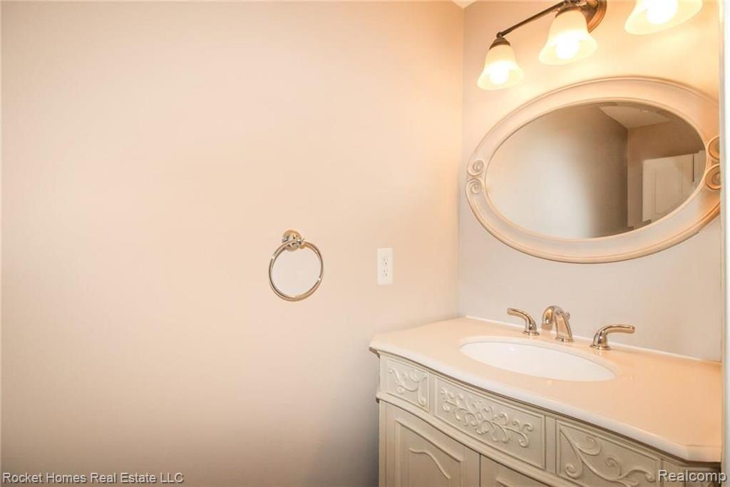 3645 Old Tree Court Rochester Hills, MI 48309 - Photo 22 of 48