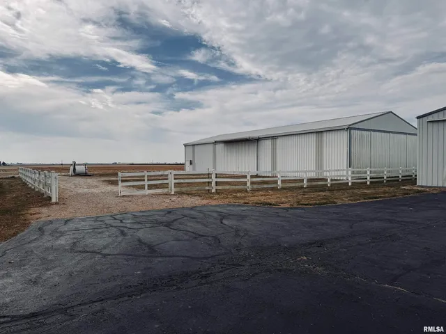 $325,000 | 10120 East 2250th Street, Adair, IL 61411