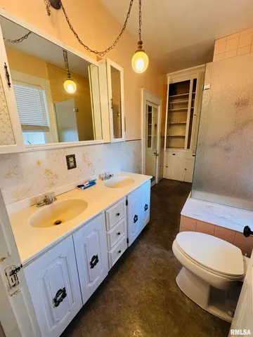 $325,000 | 10120 East 2250th Street, Adair, IL 61411