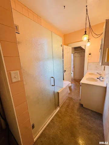 $325,000 | 10120 East 2250th Street, Adair, IL 61411