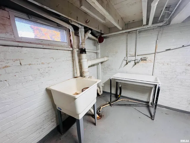 $325,000 | 10120 East 2250th Street, Adair, IL 61411