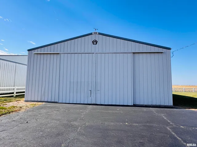 $325,000 | 10120 East 2250th Street, Adair, IL 61411