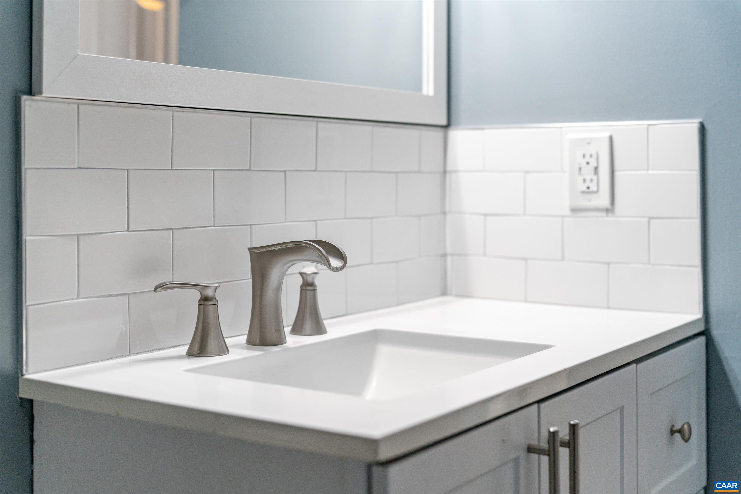 1424 B Street Waynesboro, VA 22980 - Photo 23 of 29 Full Bathroom