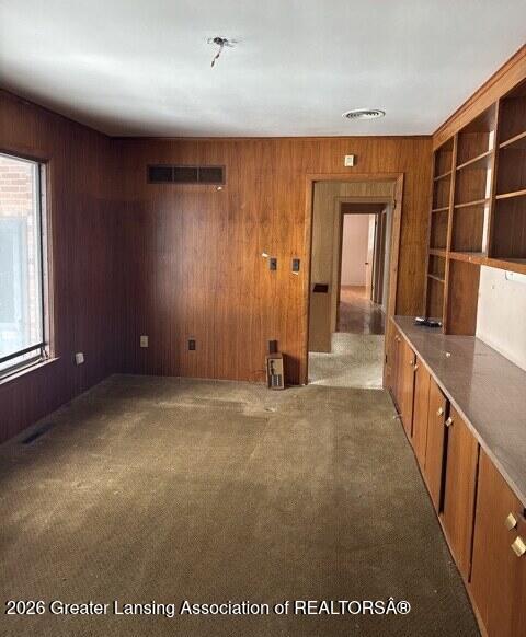 3215 South Cambridge Road Lansing, MI 48911 - Photo 12 of 49 20260114_172741879_iOS
