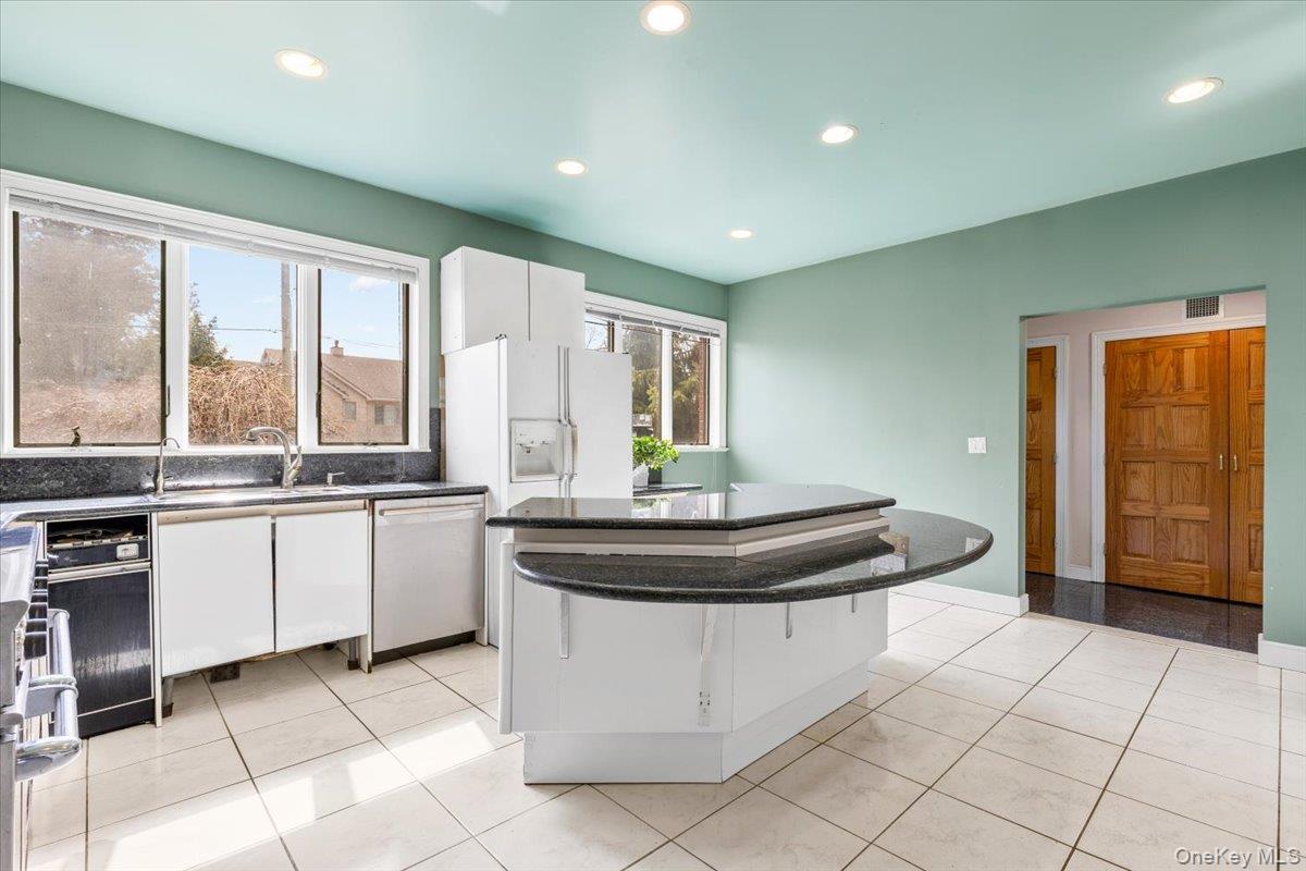 80 Dorset Road Scarsdale, NY 10583 - Photo 16 of 42