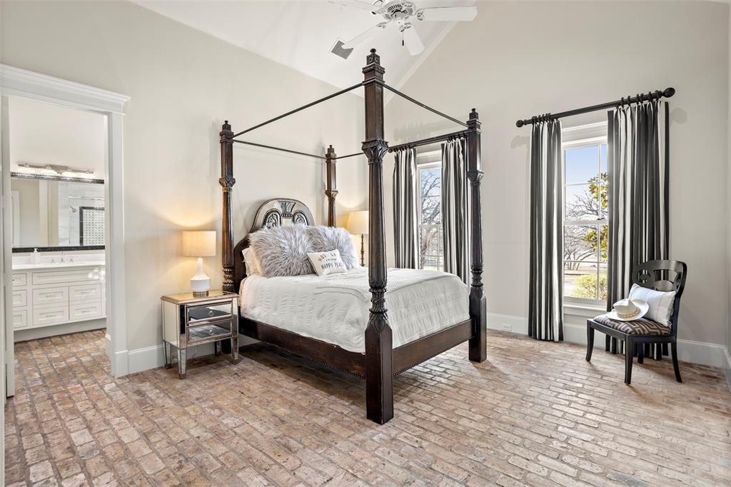 1096 Roadrunner Road Bartonville, TX 76226 - Photo 21 of 40 First floor guest with ensuite bath and walk in closet.