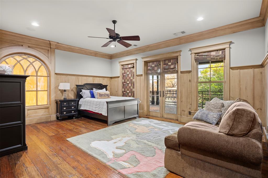 1096 Roadrunner Road Bartonville, TX 76226 - Photo 26 of 40 Upstairs bedroom with walk in closet.