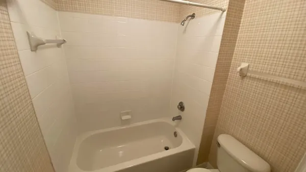 $1,800 | 10000 Southwest 52nd Avenue, Unit 76, Gainesville, FL 32608