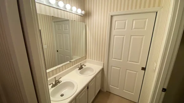 $1,800 | 10000 Southwest 52nd Avenue, Unit 76, Gainesville, FL 32608
