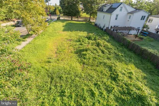 a view of yard with small house