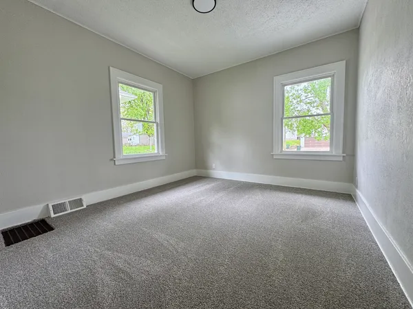 $184,700 | 2038 North Myrtle Street, Davenport, IA 52804