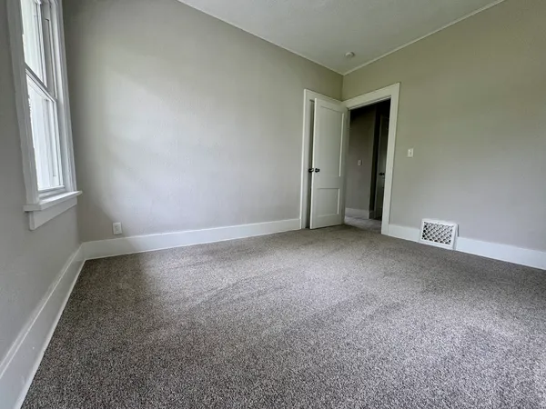 $184,700 | 2038 North Myrtle Street, Davenport, IA 52804