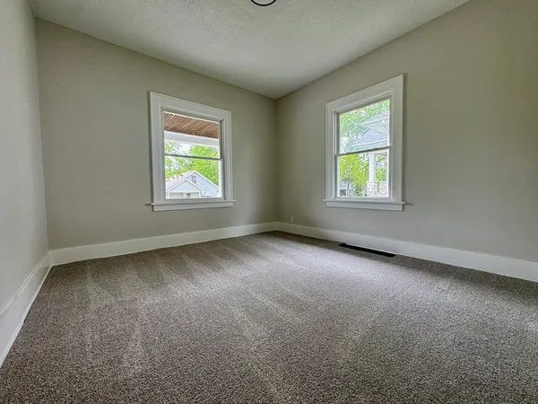 $184,700 | 2038 North Myrtle Street, Davenport, IA 52804