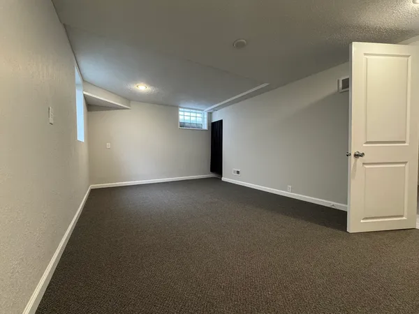 $184,700 | 2038 North Myrtle Street, Davenport, IA 52804