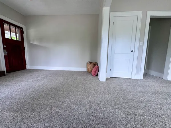 $184,700 | 2038 North Myrtle Street, Davenport, IA 52804