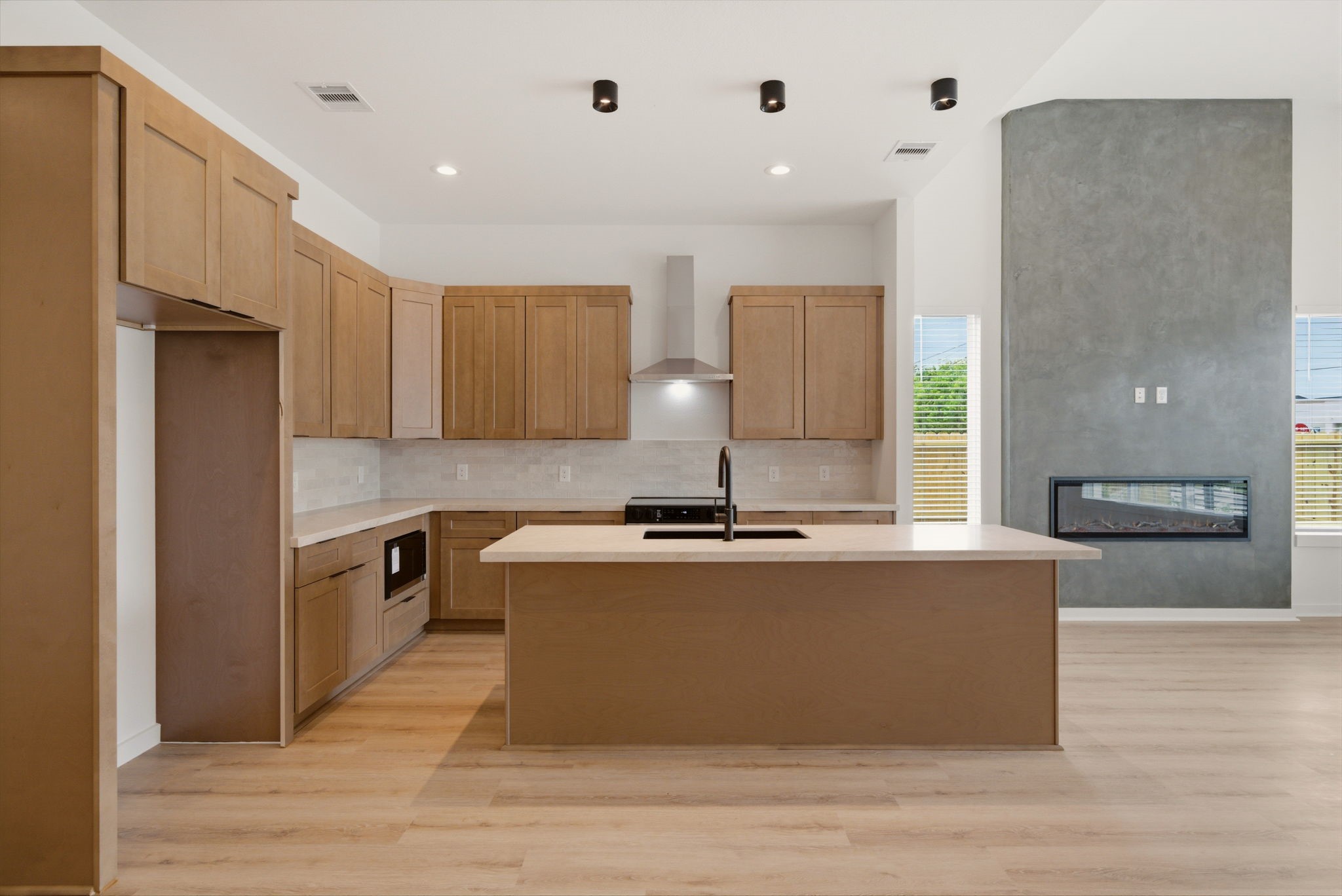 8203 Calhoun Road, Unit A/B Houston, TX 77033 - Photo 19 of 38