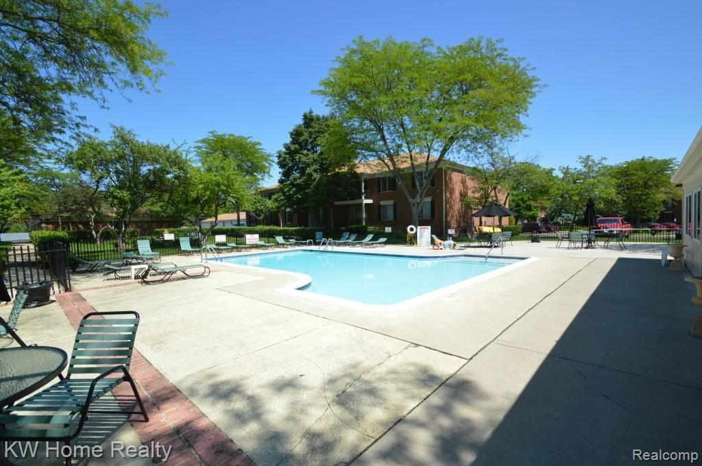 29656 Middlebelt Road, Unit 2402 Farmington Hills, MI 48334 - Photo 32 of 36