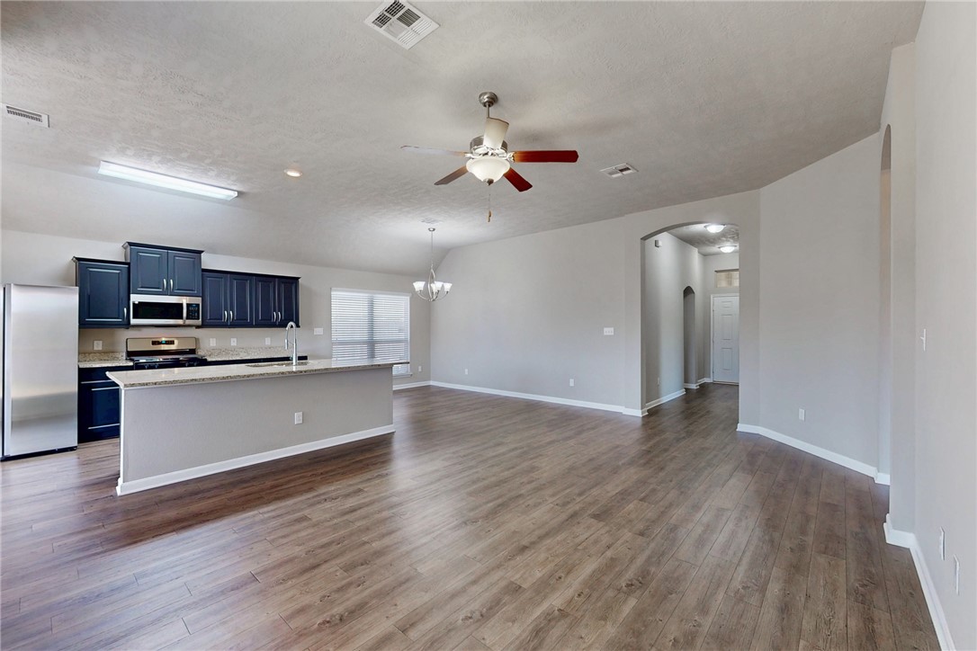 Dining/Kitchen area