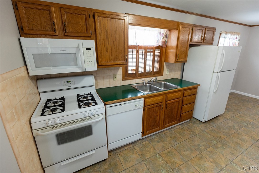 409 Calhoun Street De Witt, NY 13057 - Photo 12 of 28