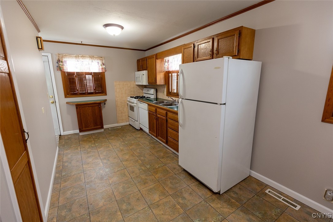 409 Calhoun Street De Witt, NY 13057 - Photo 10 of 28