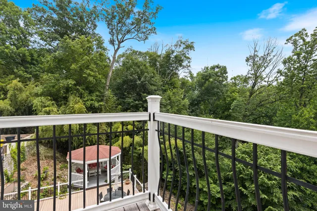 a top view of a house with a yard