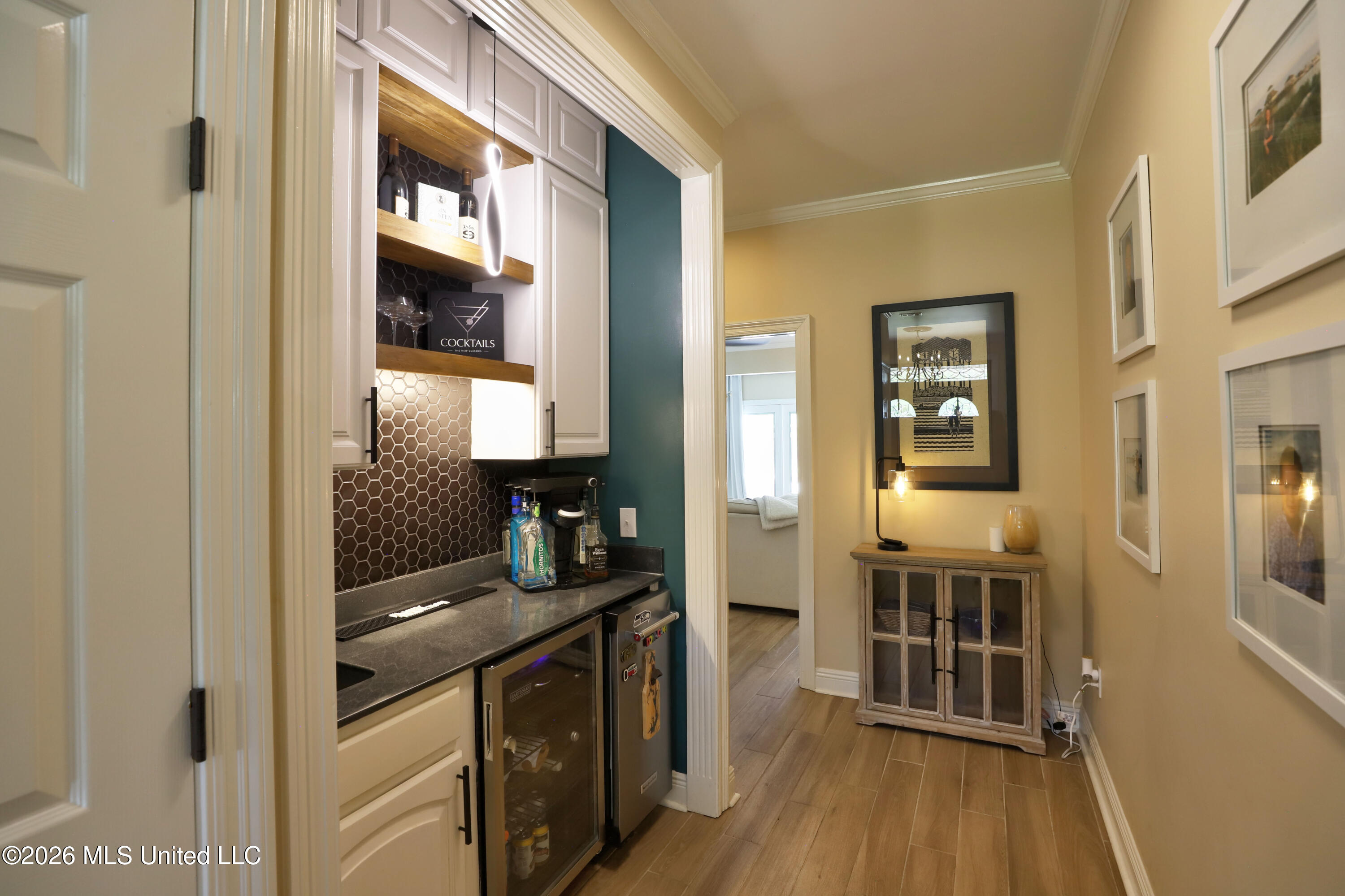 2014 Rue Ulysse Biloxi, MS 39531 - Photo 7 of 40 Bar