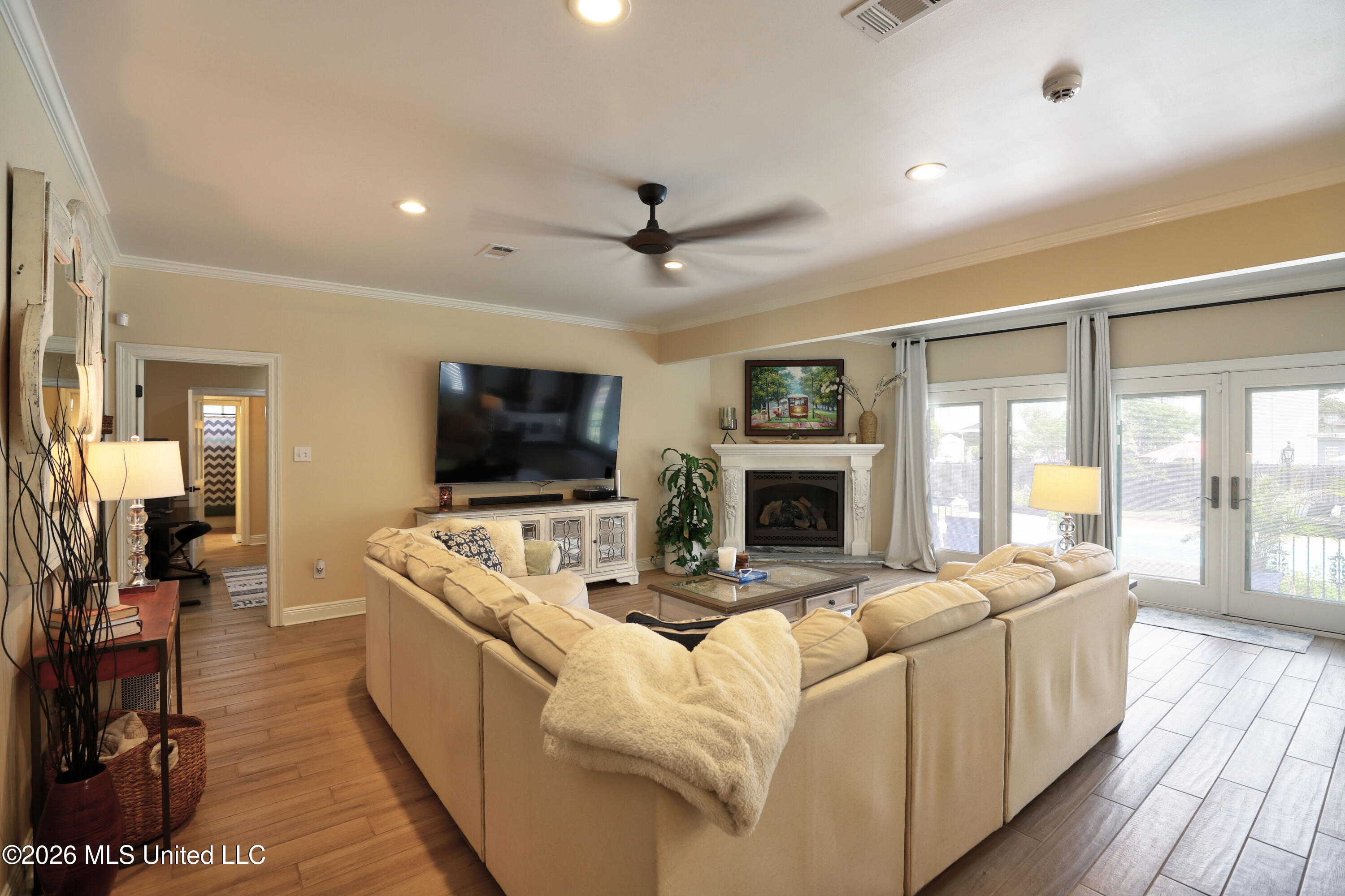 2014 Rue Ulysse Biloxi, MS 39531 - Photo 10 of 40 Living Room
