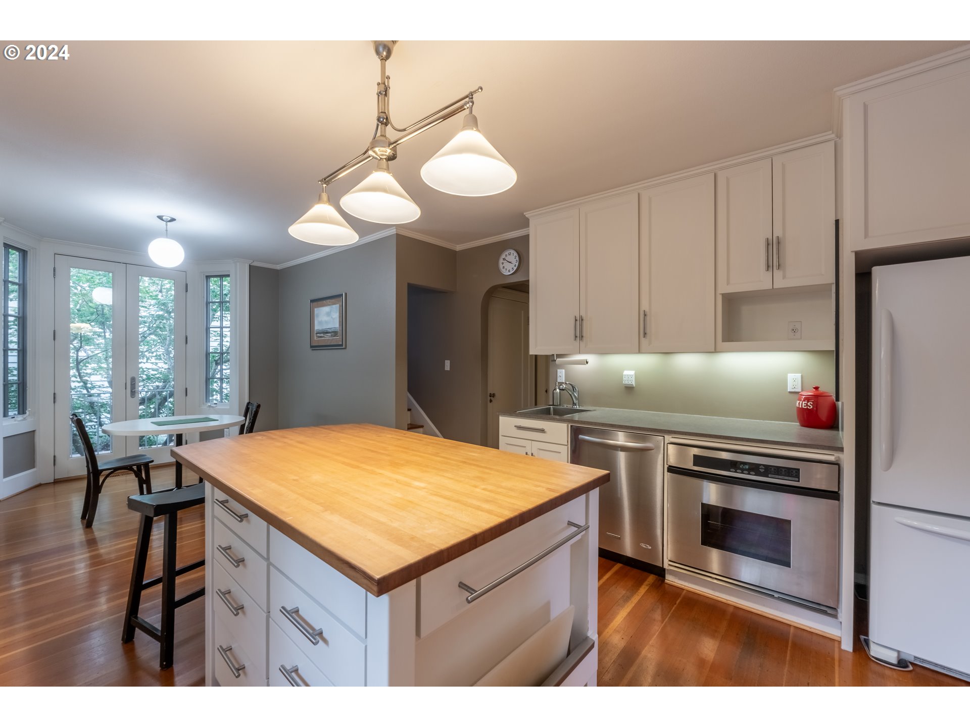6865 Southwest Canyon Drive Portland, OR 97225 - Photo 14 of 36