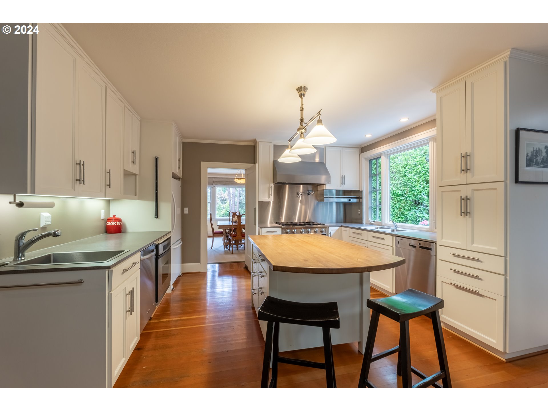 6865 Southwest Canyon Drive Portland, OR 97225 - Photo 15 of 36