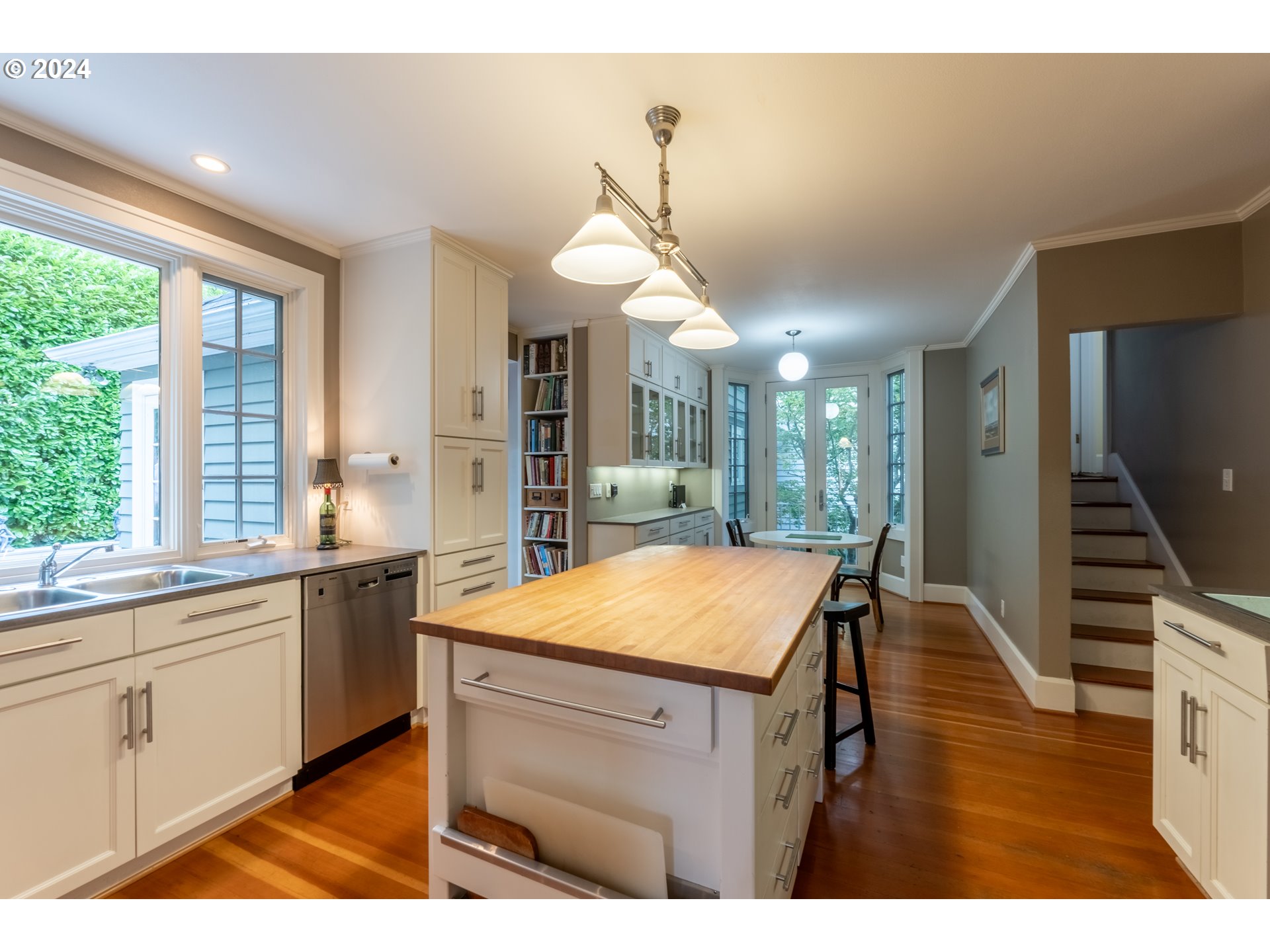 6865 Southwest Canyon Drive Portland, OR 97225 - Photo 16 of 36