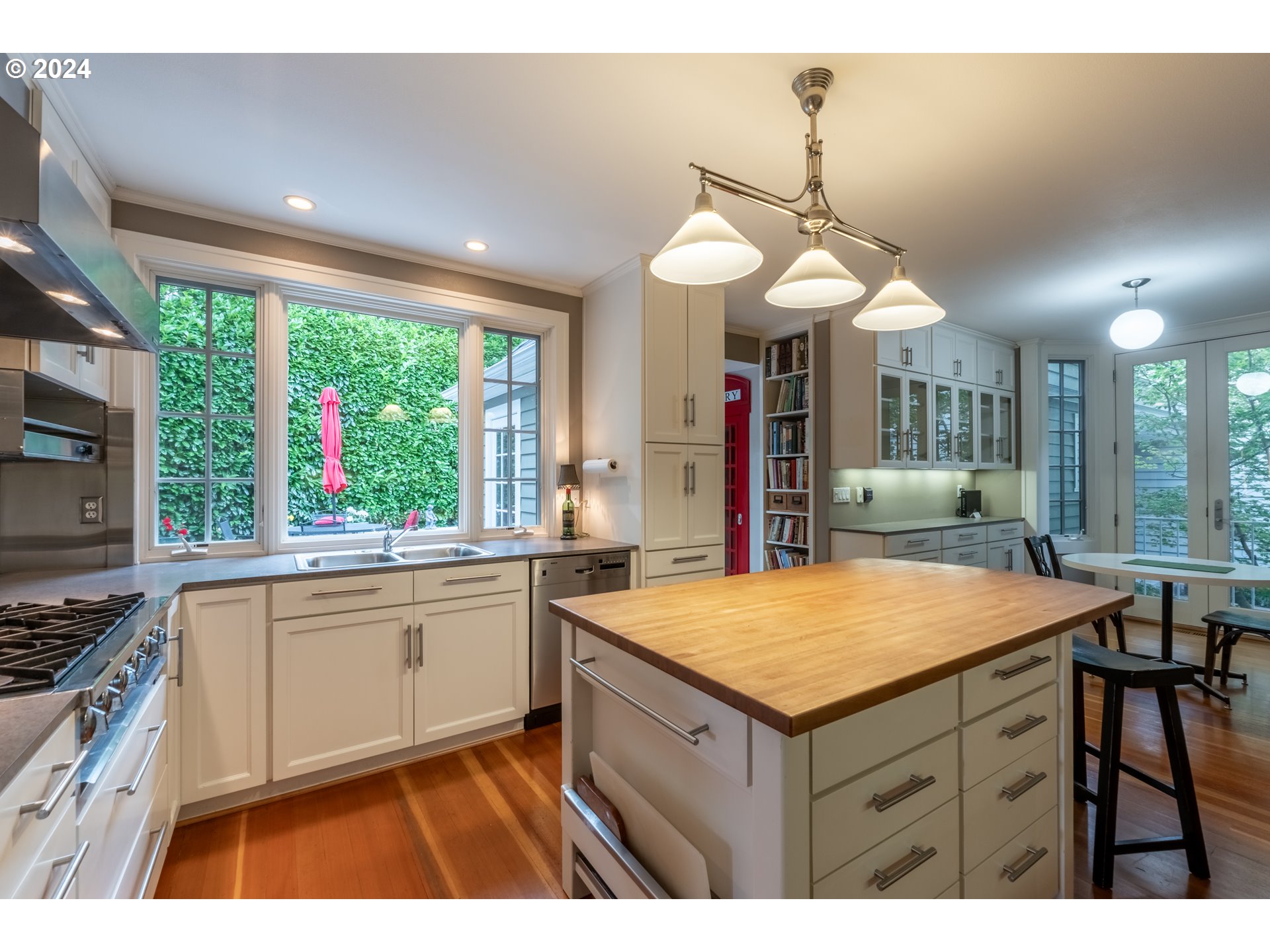 6865 Southwest Canyon Drive Portland, OR 97225 - Photo 17 of 36
