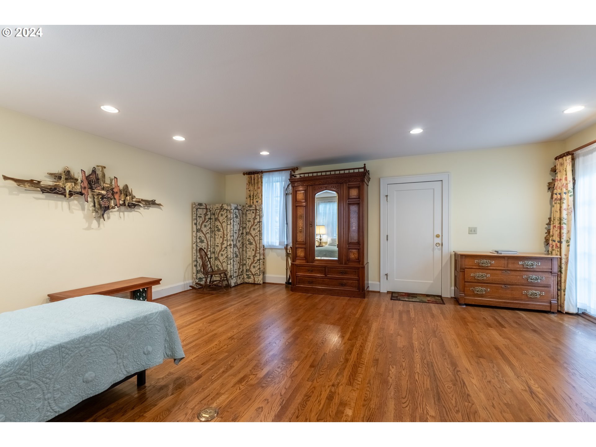 6865 Southwest Canyon Drive Portland, OR 97225 - Photo 27 of 36 Bedroom, Primary