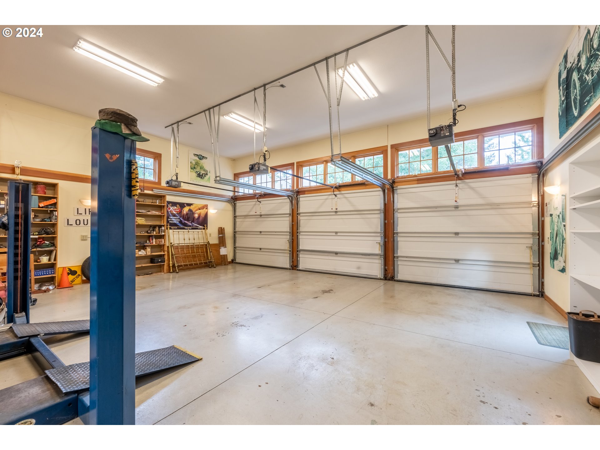 6865 Southwest Canyon Drive Portland, OR 97225 - Photo 9 of 36