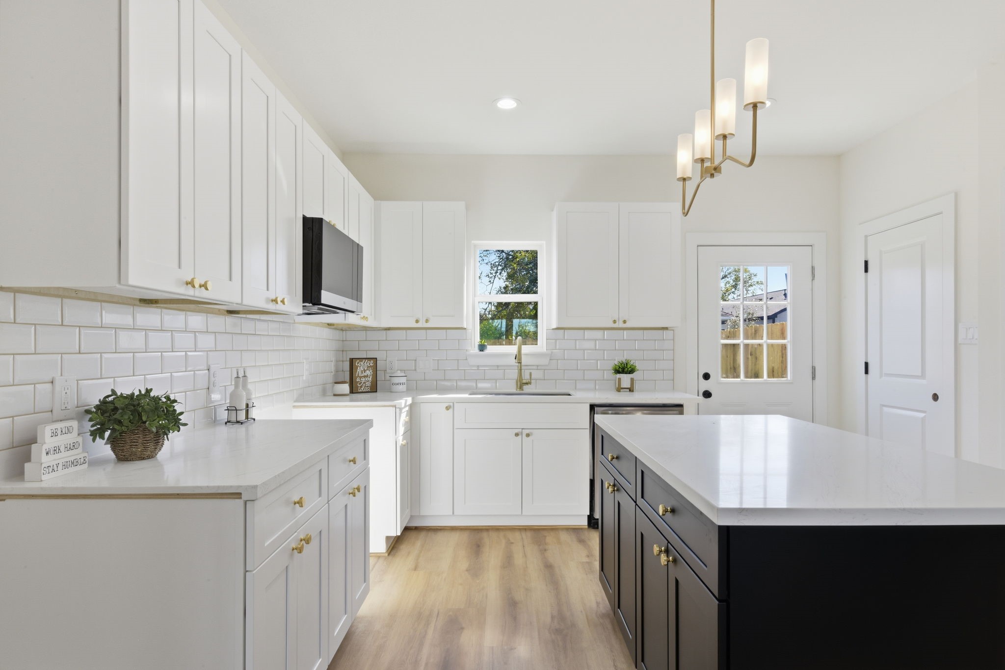 7958 Henson Street, Unit A/B Houston, TX 77028 - Photo 7 of 42