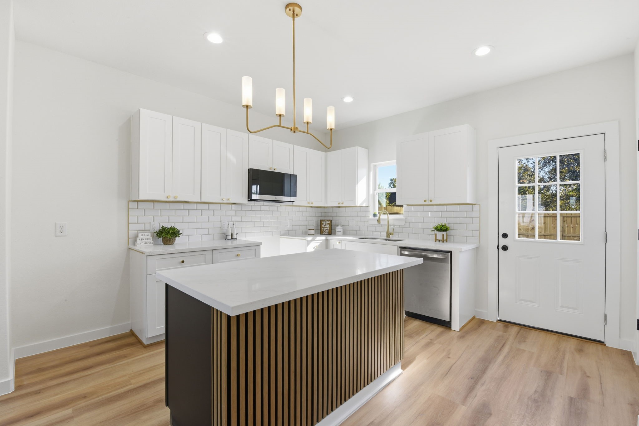 7958 Henson Street, Unit A/B Houston, TX 77028 - Photo 9 of 42