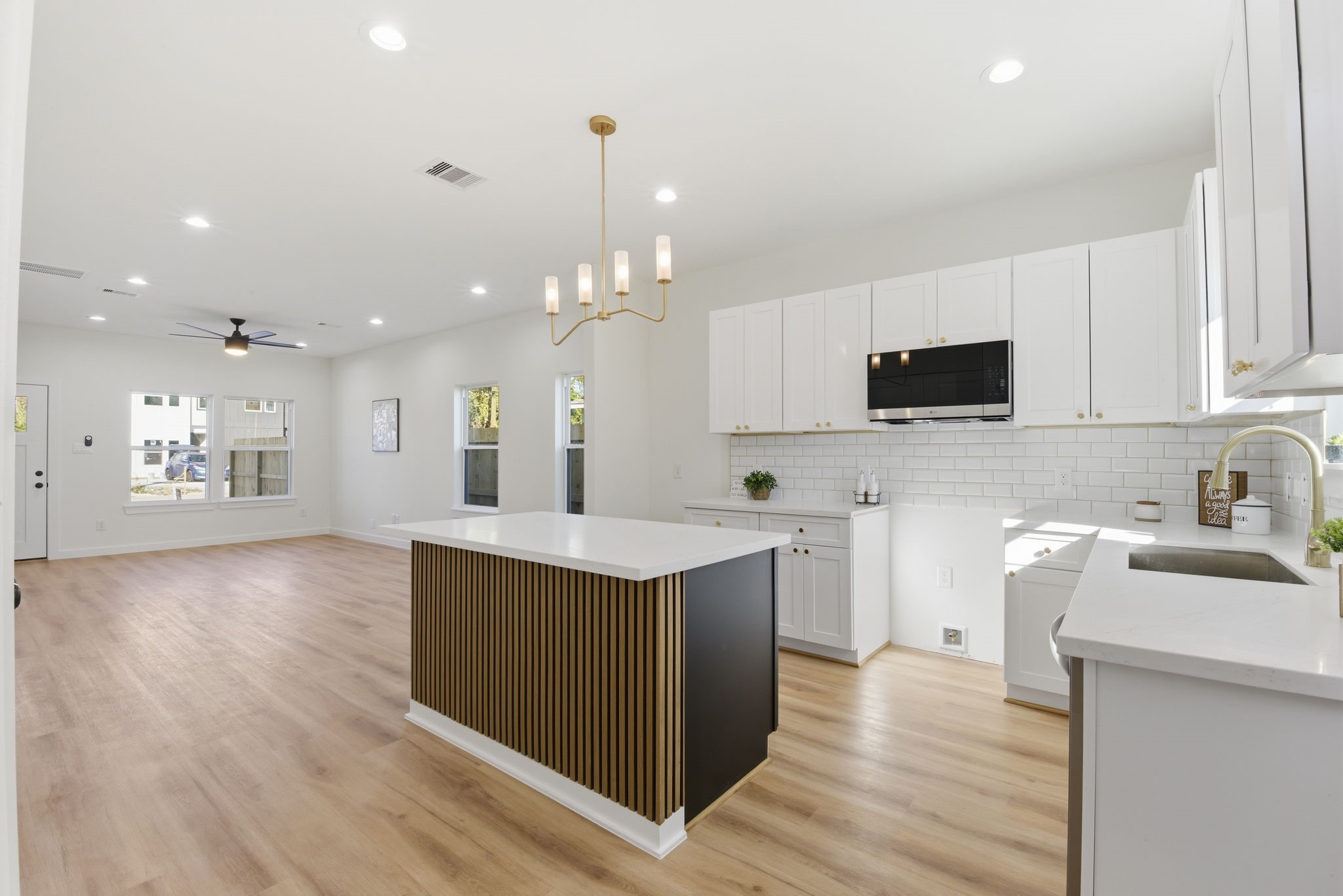 7958 Henson Street, Unit A/B Houston, TX 77028 - Photo 10 of 42